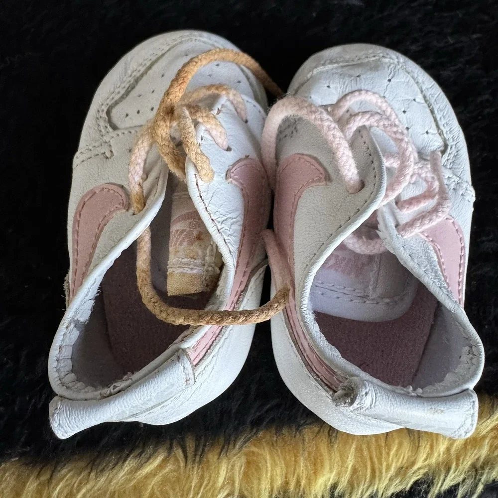 Size 1c - Vintage 1986 Nike Sweet Dreams Pink Swoosh Baby Newborn Shoes